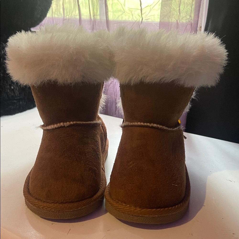 Cozy Brown Kids Boots with White Fur Trim